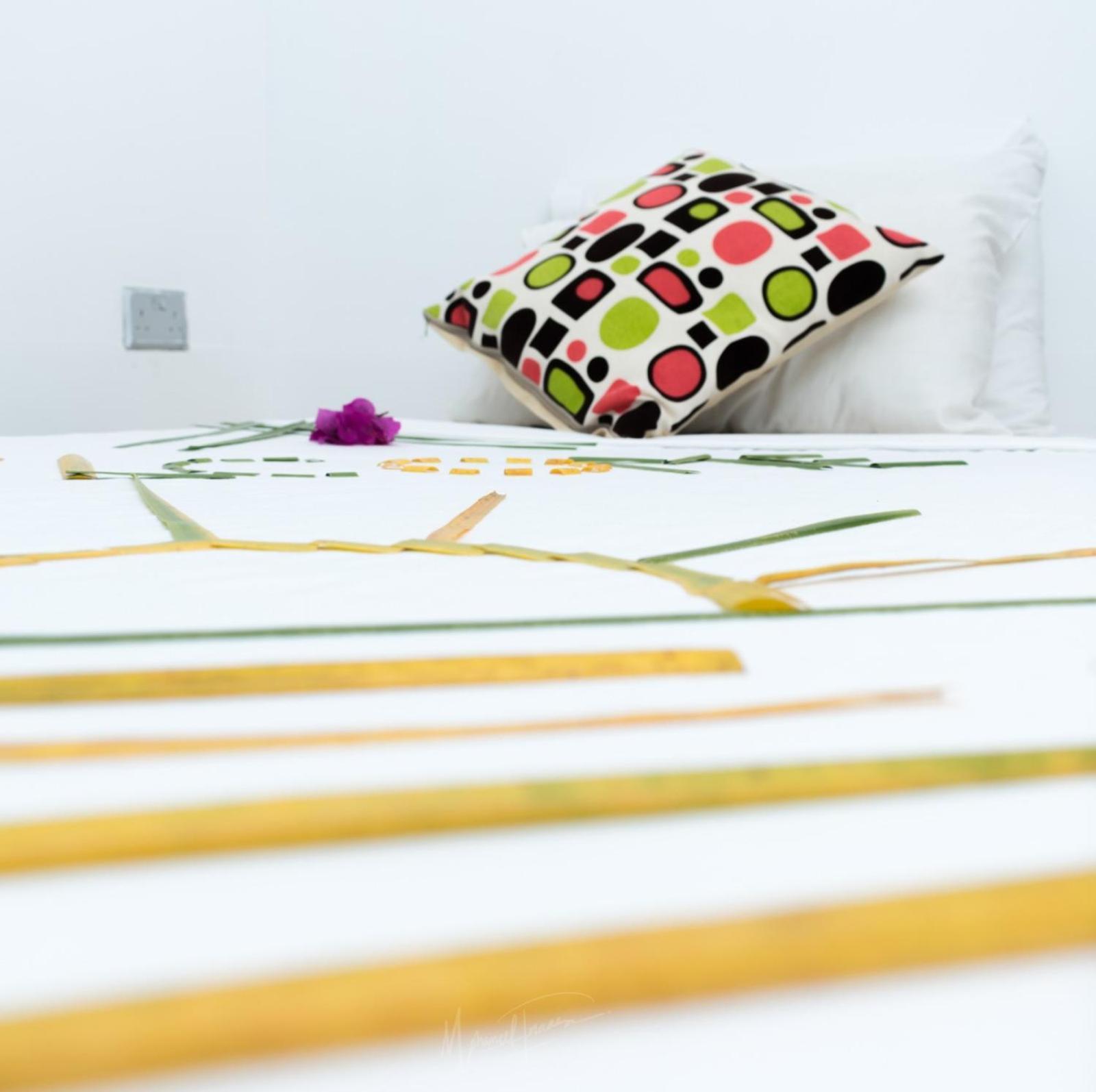 Ihaven Thulusdhoo Hotel ภายนอก รูปภาพ