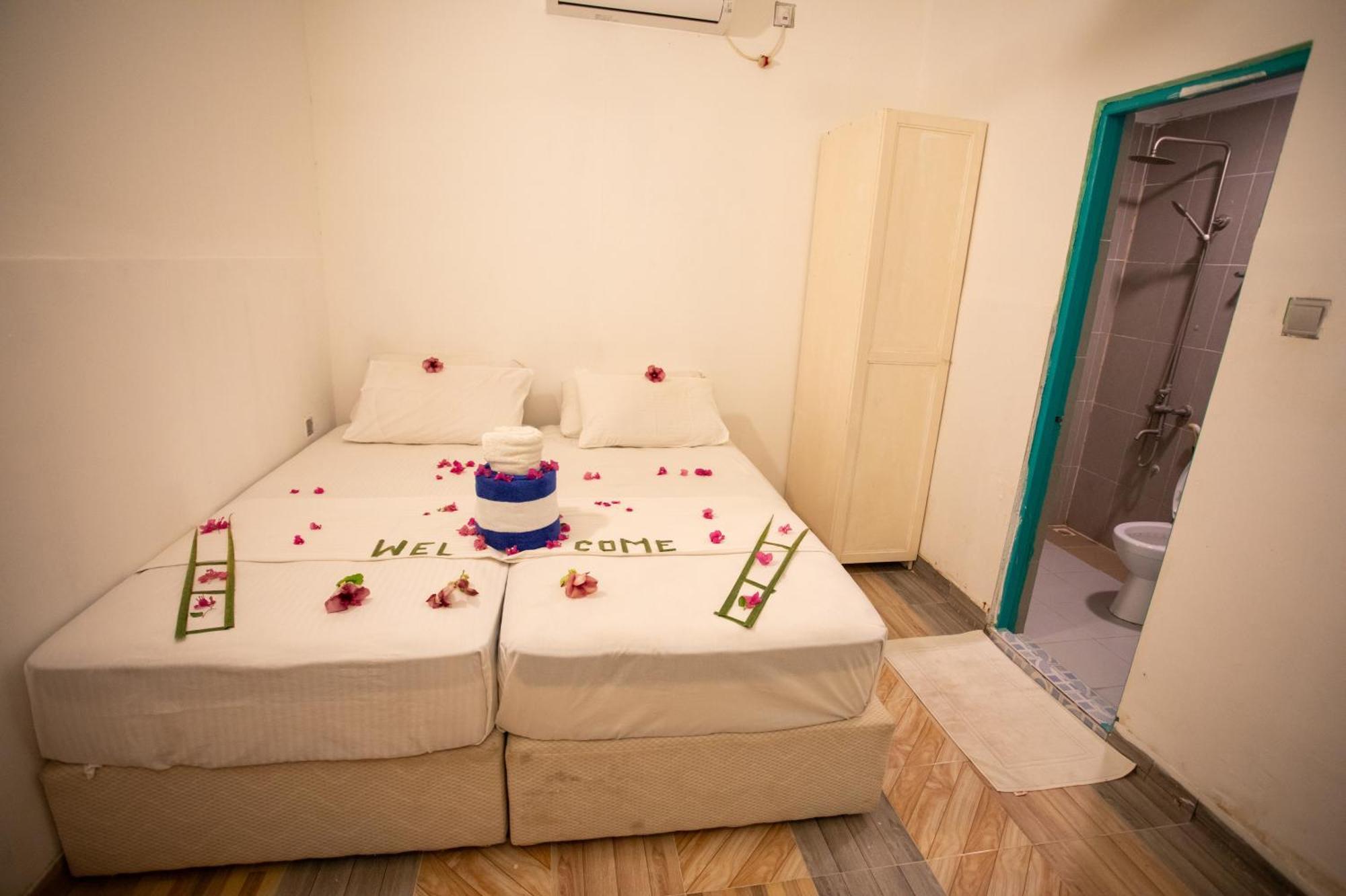 Ihaven Thulusdhoo Hotel ภายนอก รูปภาพ