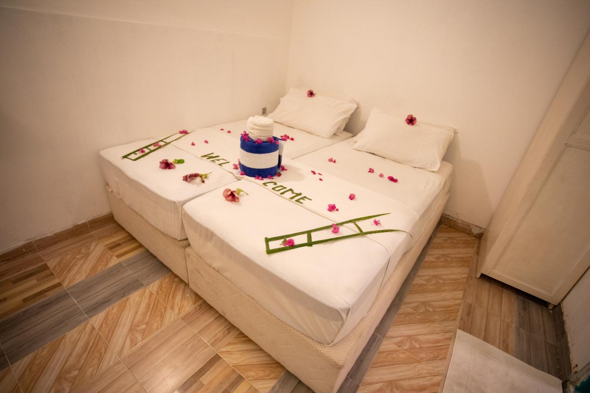Ihaven Thulusdhoo Hotel ภายนอก รูปภาพ