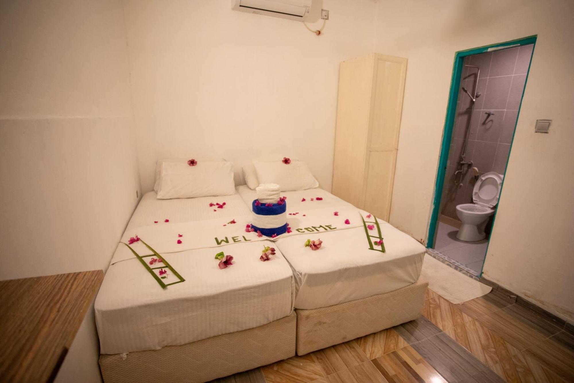 Ihaven Thulusdhoo Hotel ภายนอก รูปภาพ