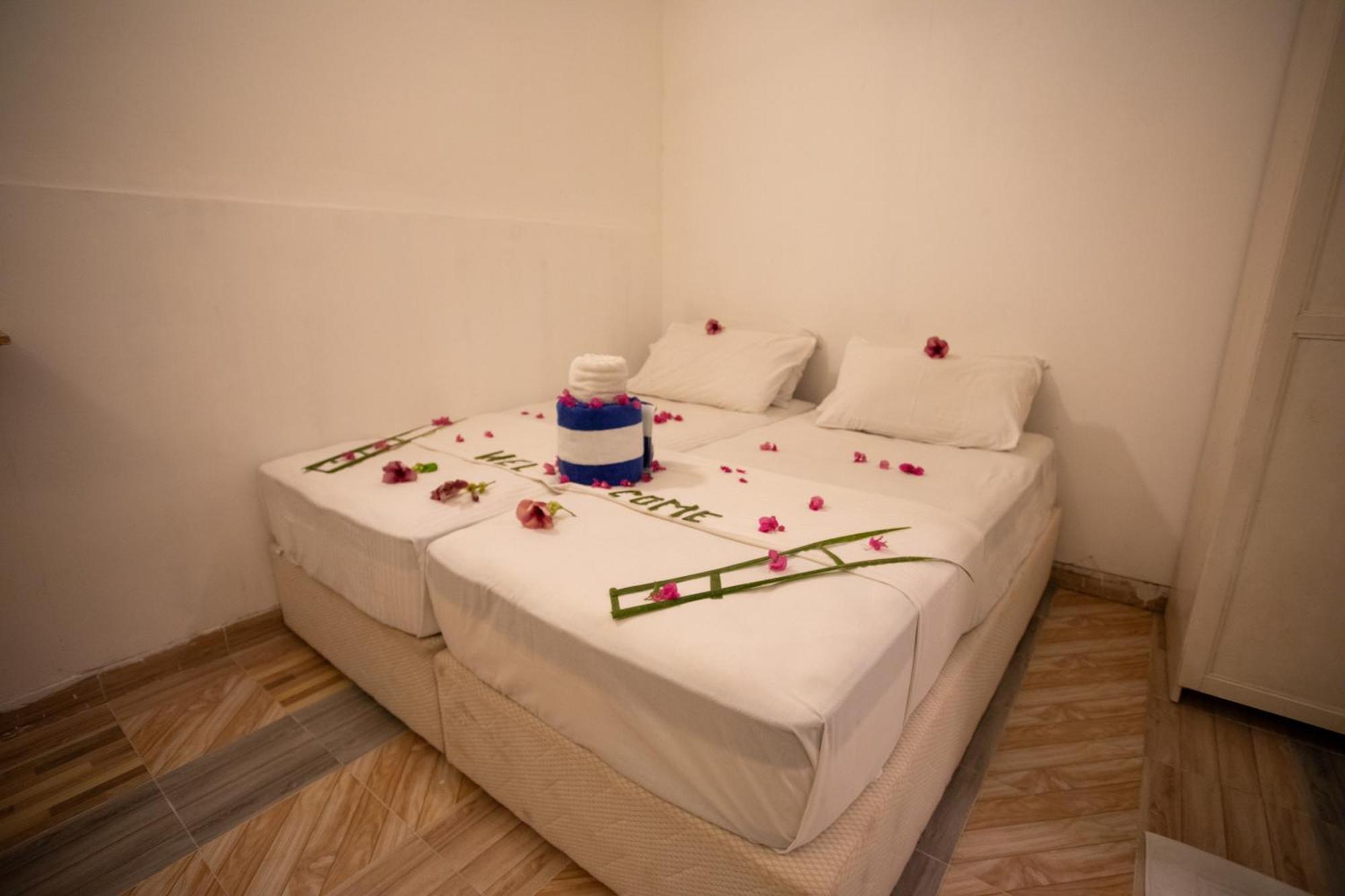 Ihaven Thulusdhoo Hotel ภายนอก รูปภาพ