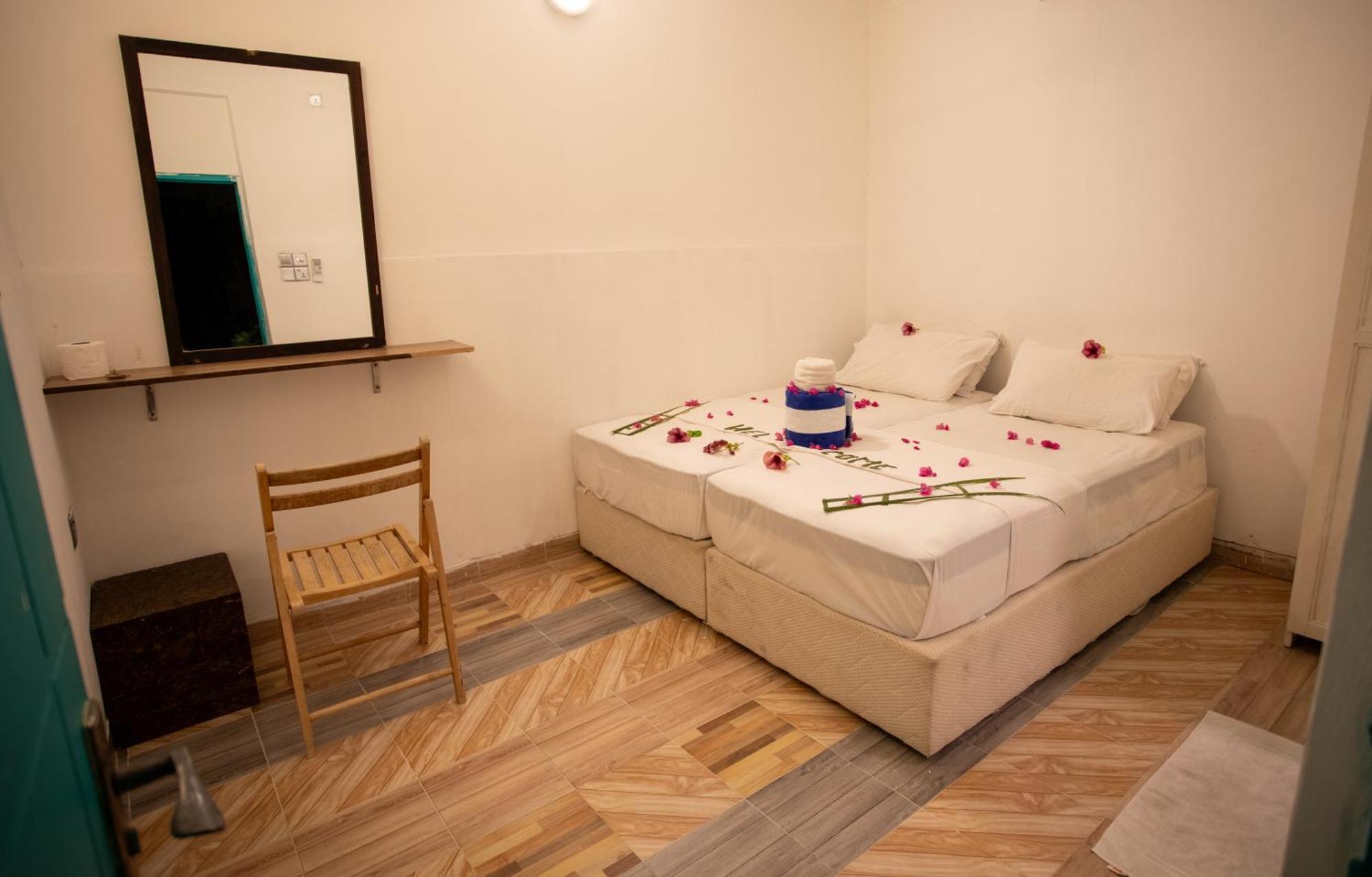 Ihaven Thulusdhoo Hotel ภายนอก รูปภาพ