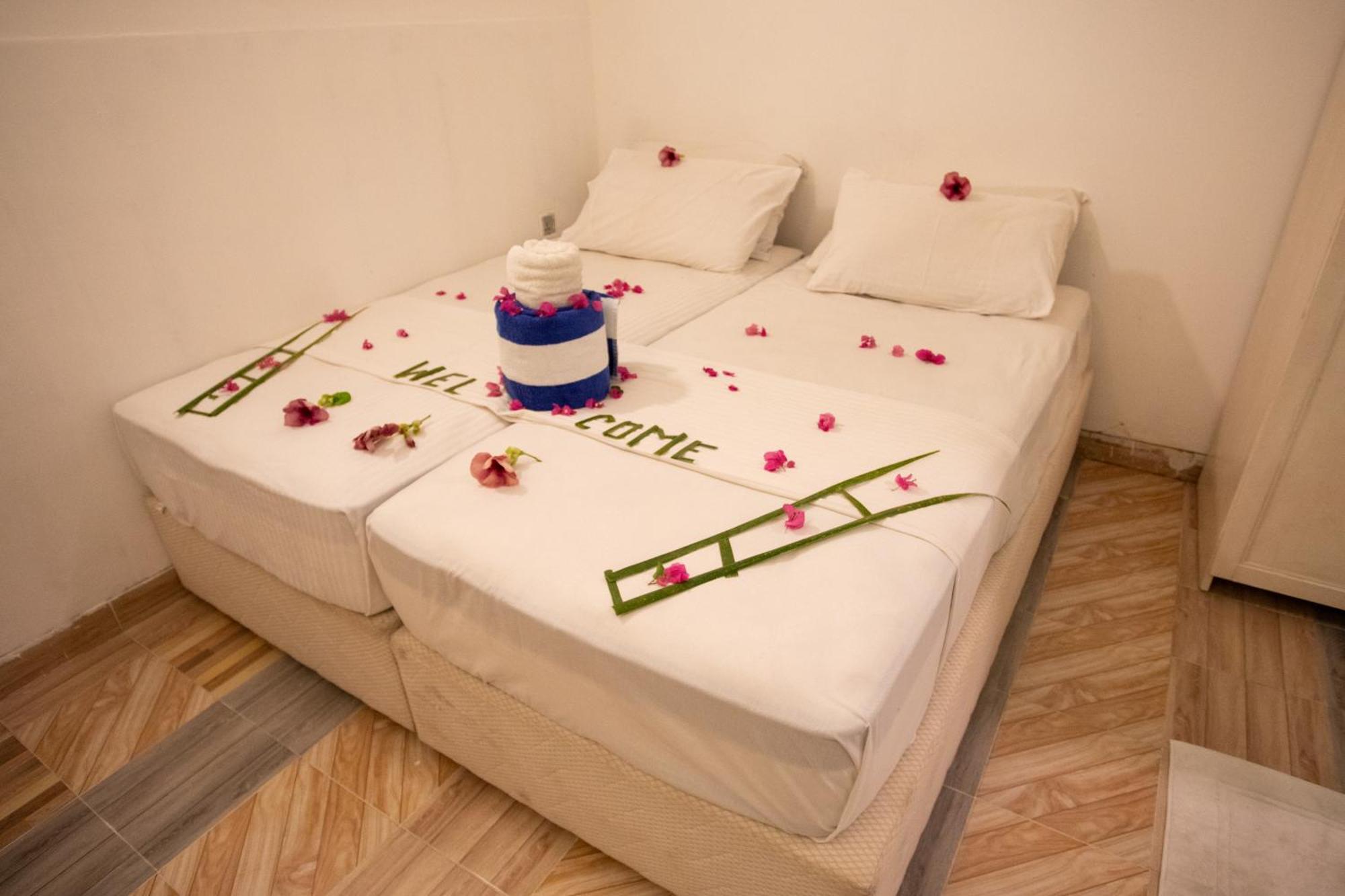Ihaven Thulusdhoo Hotel ภายนอก รูปภาพ