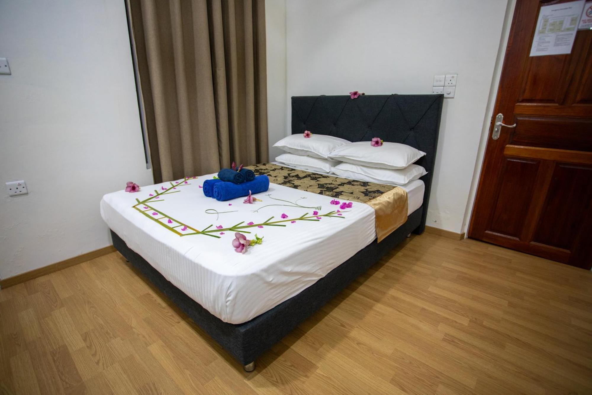 Ihaven Thulusdhoo Hotel ภายนอก รูปภาพ