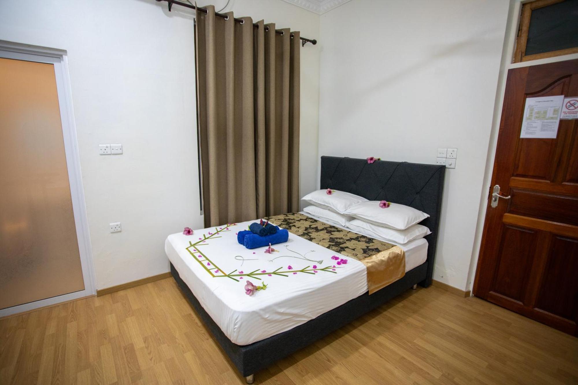 Ihaven Thulusdhoo Hotel ภายนอก รูปภาพ