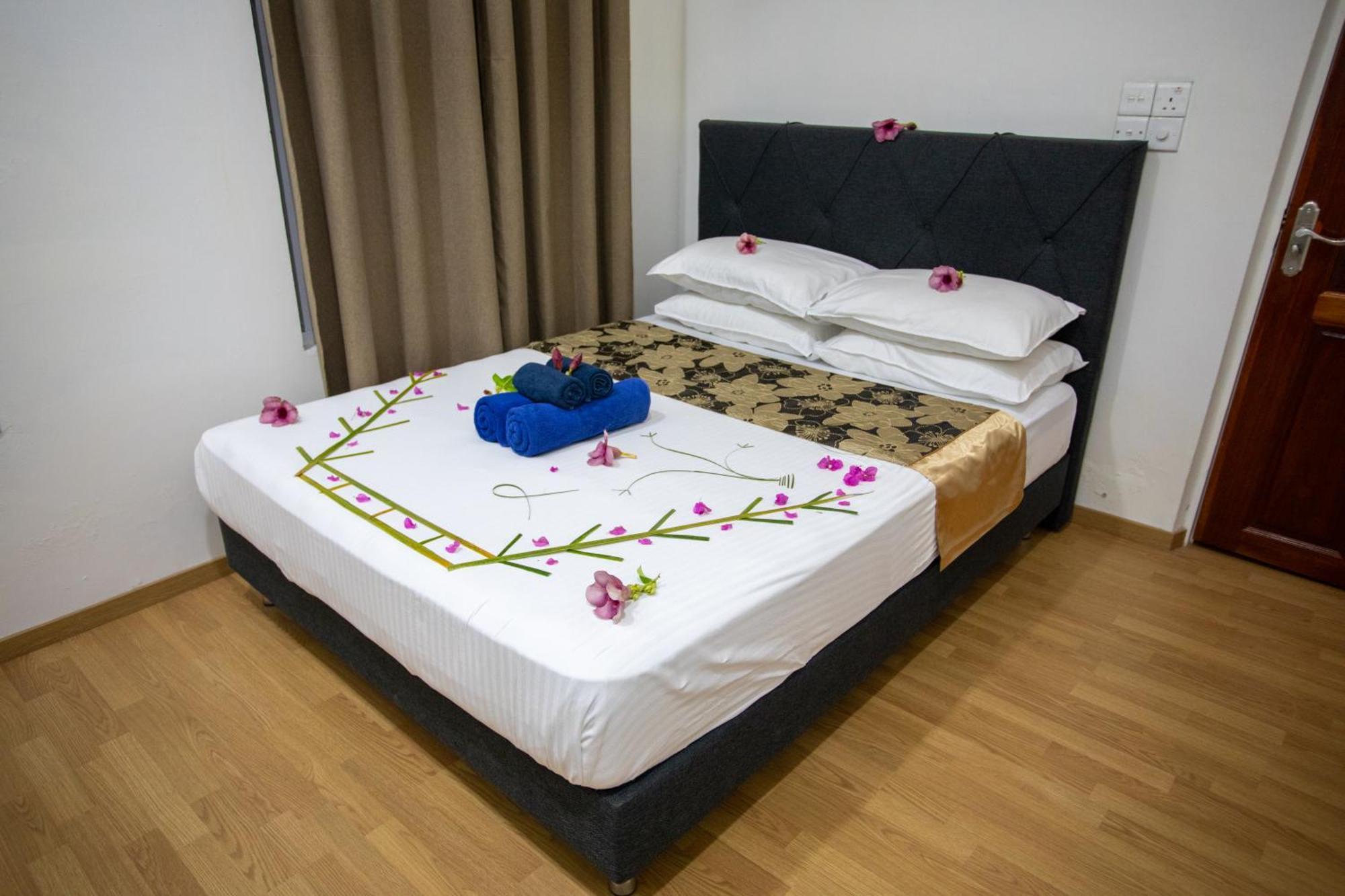 Ihaven Thulusdhoo Hotel ภายนอก รูปภาพ