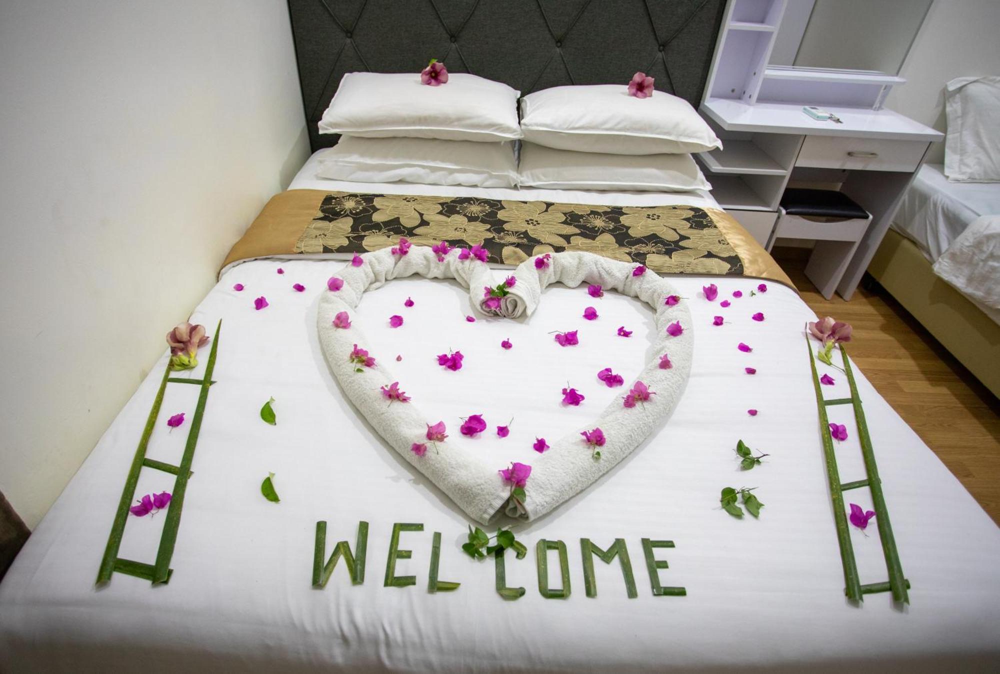 Ihaven Thulusdhoo Hotel ภายนอก รูปภาพ