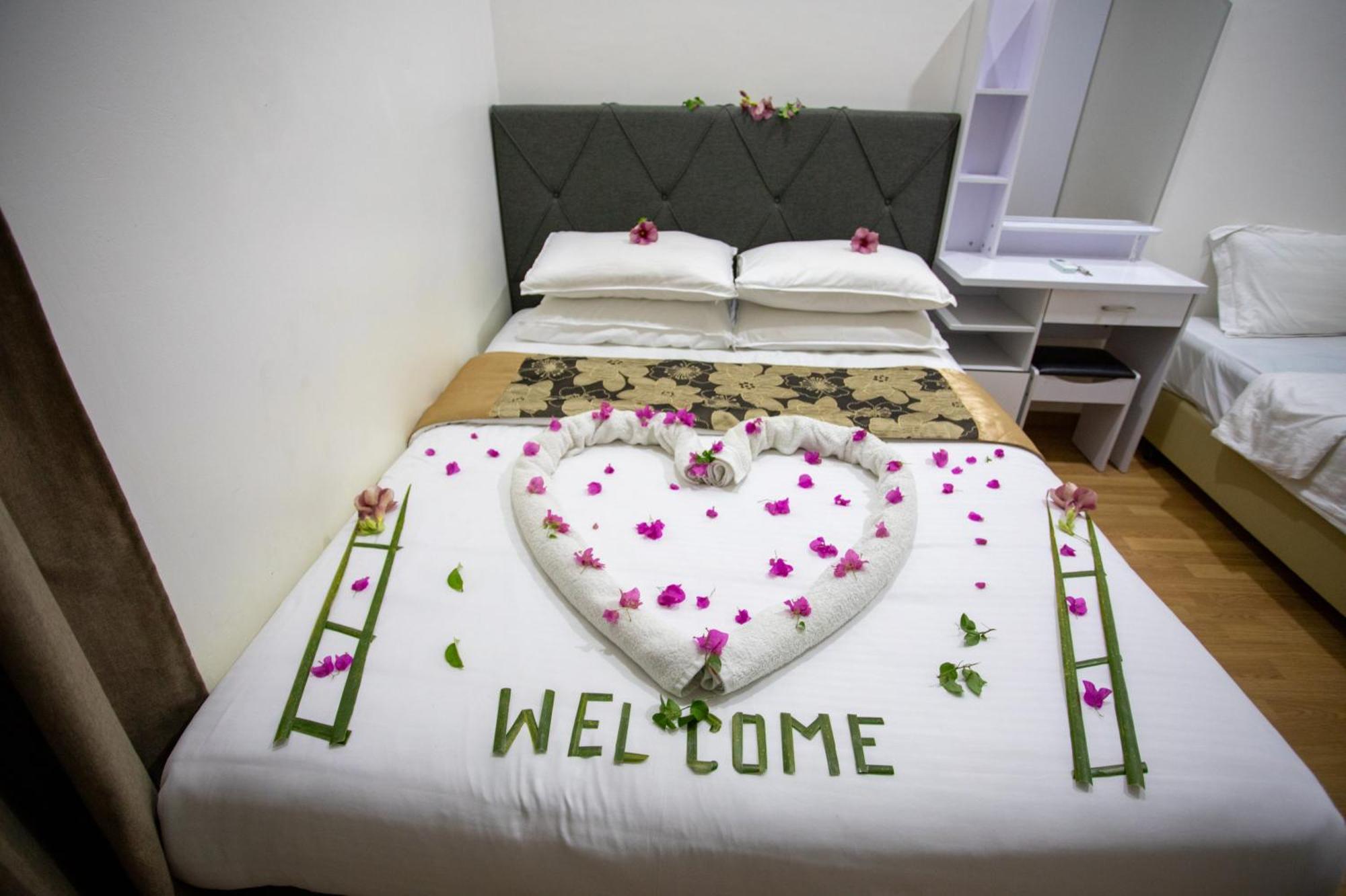 Ihaven Thulusdhoo Hotel ภายนอก รูปภาพ